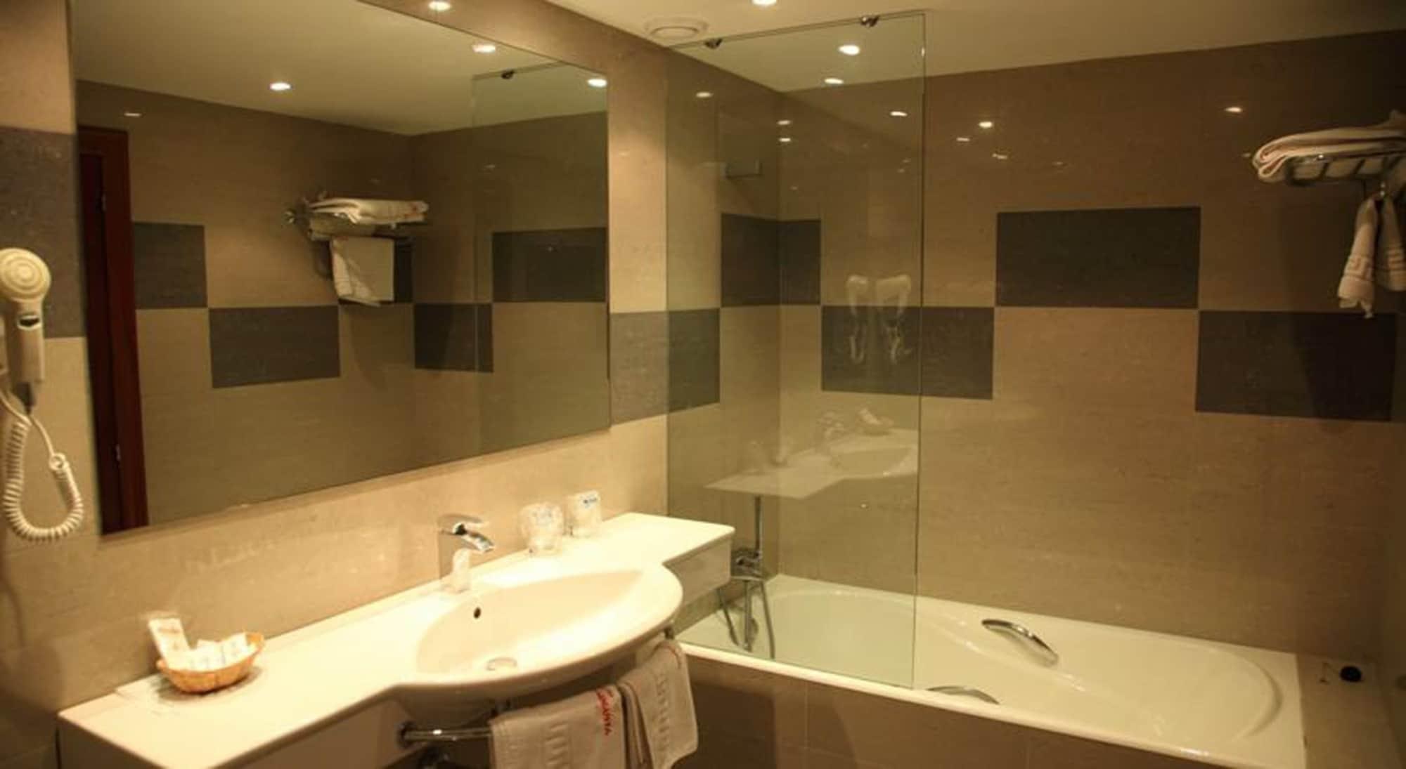 Cesaraugusta Hotel Сарагоса Стая снимка